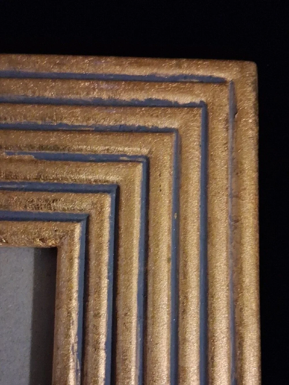 Vintage-Style Gold Ribbed Photo Frame